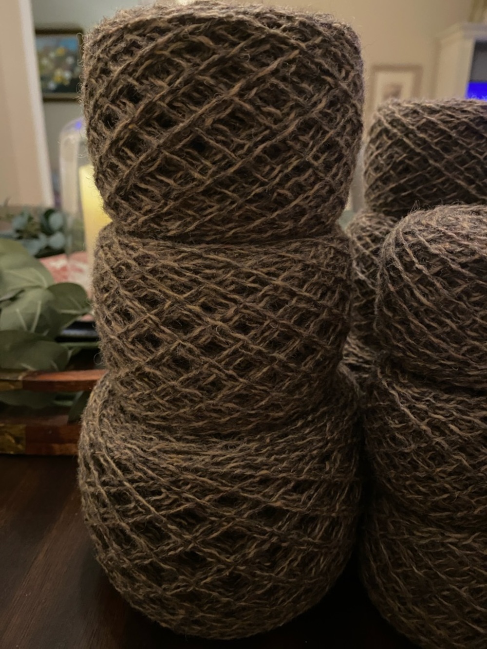 Vintage reclaimed mocha colored upcycled eco-friendly yarn in 80% wool/20% nylon - Picture 5 of 7